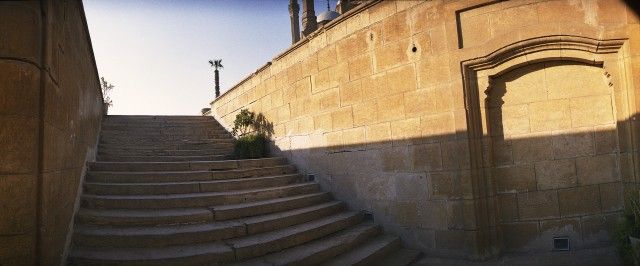 Escalier, Citadelle du vieux Caire, tirage chromogène, 101.5 cm x 137 cm.