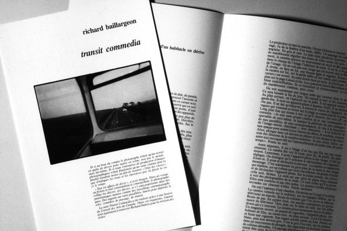 Le dépliant, contenant le texte Images et geste d’un habitacle en dérive, 26,6 cm x 18 cm, 4 pages, impression offset, à compte d’auteur, 1984.