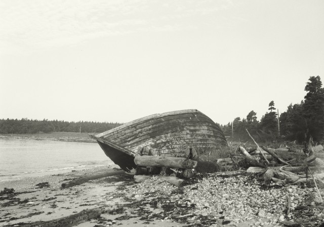 Mosaïque 2, détail 1 (Barge échouée, Baie de l’Est, 21 juillet 1942, photographie de Jacques Rousseau), impression au jet d’encre, 35,5 X 50,8 cm.