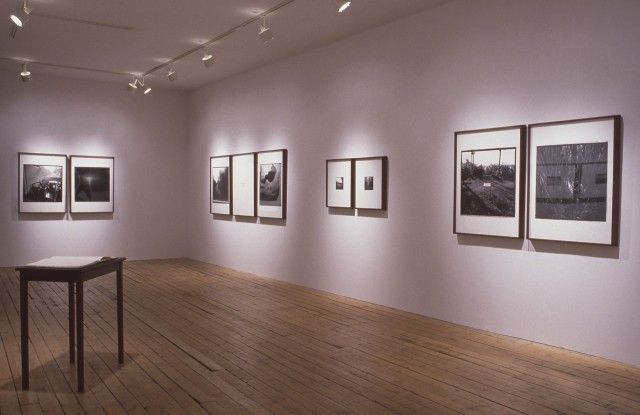 Vue de l’exposition, La Chambre Blanche (Québec), 1995.